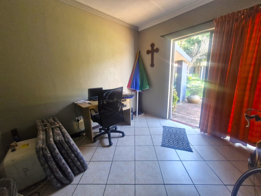 6 Bedroom Property for Sale in Elardus Park Gauteng