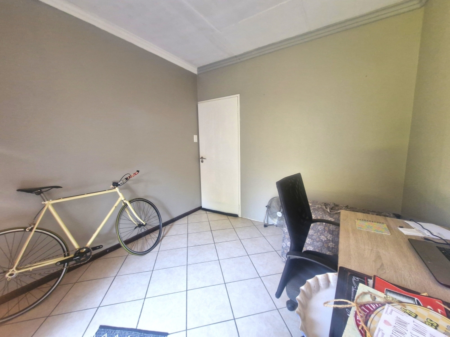 6 Bedroom Property for Sale in Elardus Park Gauteng