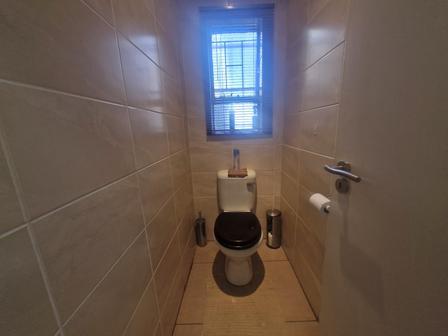 6 Bedroom Property for Sale in Elardus Park Gauteng