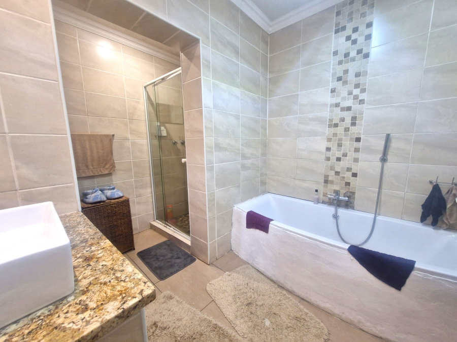 6 Bedroom Property for Sale in Elardus Park Gauteng