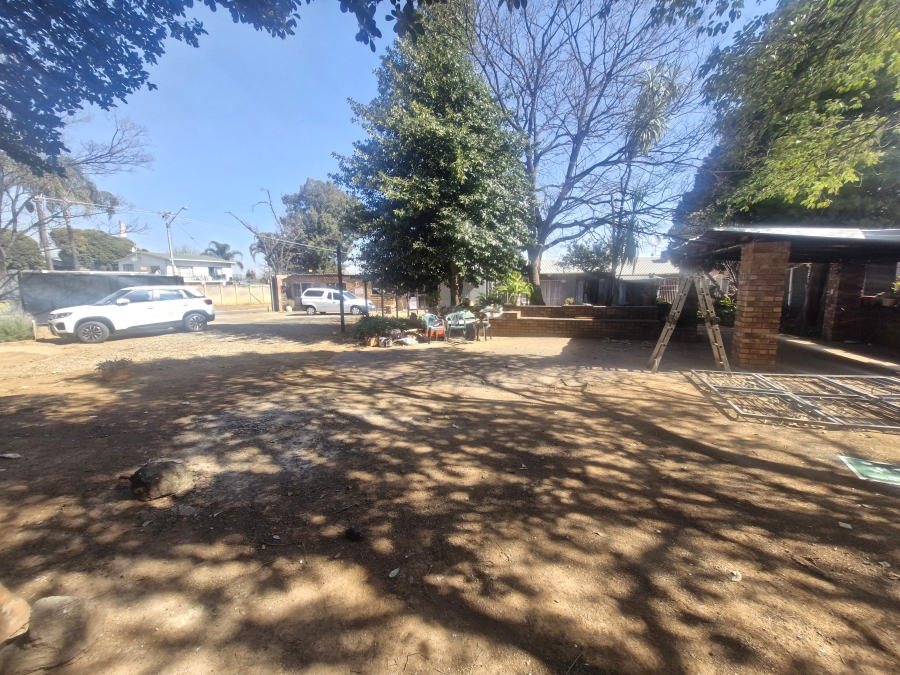 6 Bedroom Property for Sale in Elardus Park Gauteng