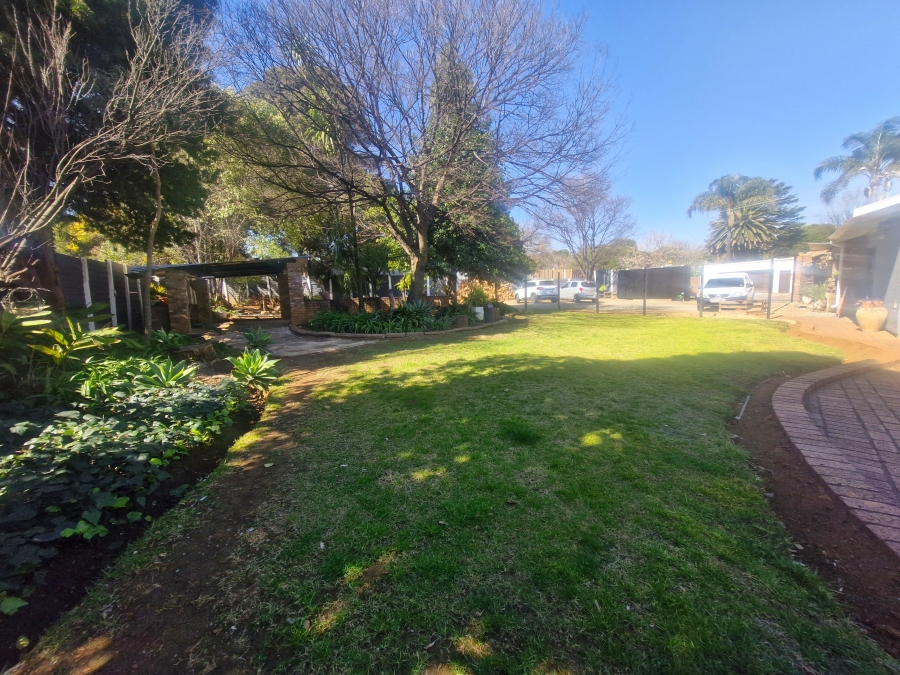 6 Bedroom Property for Sale in Elardus Park Gauteng