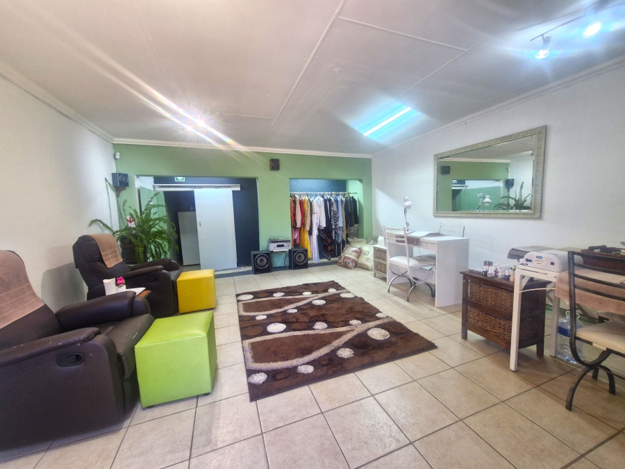6 Bedroom Property for Sale in Elardus Park Gauteng