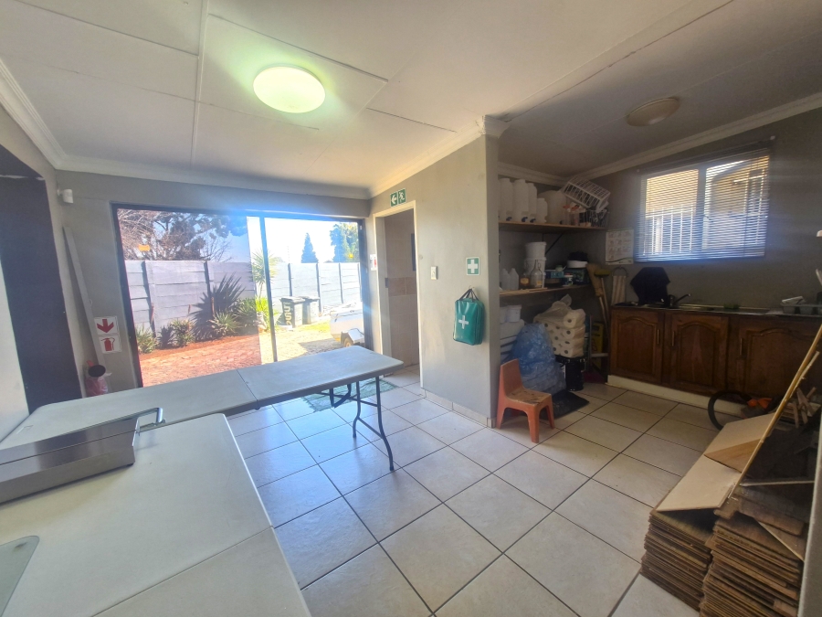 6 Bedroom Property for Sale in Elardus Park Gauteng