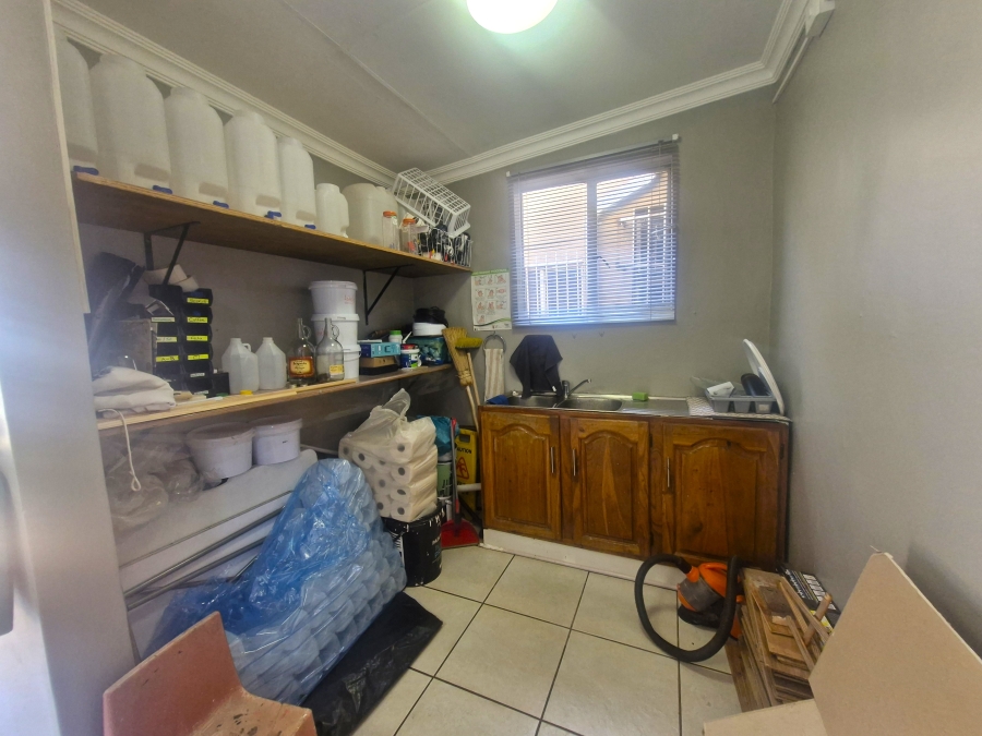 6 Bedroom Property for Sale in Elardus Park Gauteng