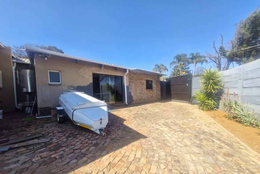 6 Bedroom Property for Sale in Elardus Park Gauteng
