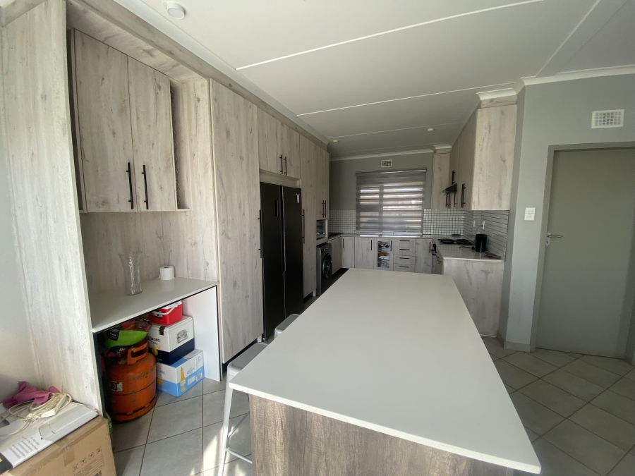 To Let 4 Bedroom Property for Rent in Lotus Gardens Gauteng