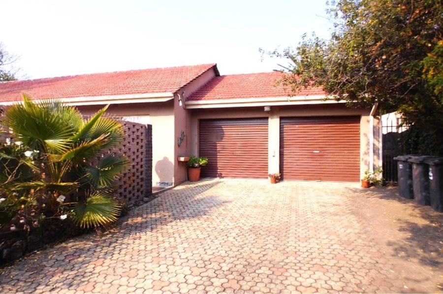 4 Bedroom Property for Sale in Mondeor Gauteng