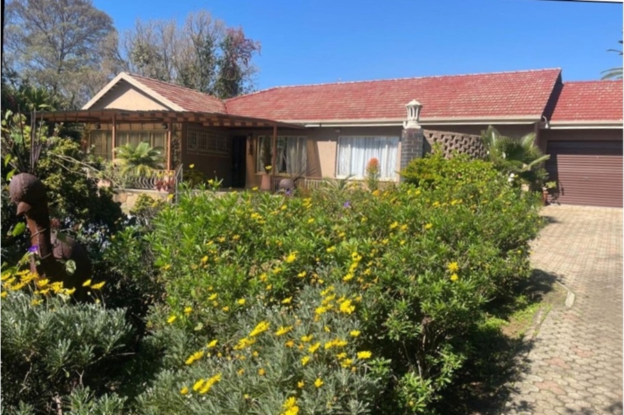 4 Bedroom Property for Sale in Mondeor Gauteng