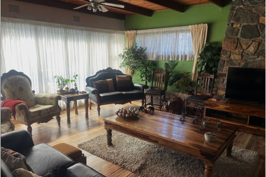 4 Bedroom Property for Sale in Mondeor Gauteng