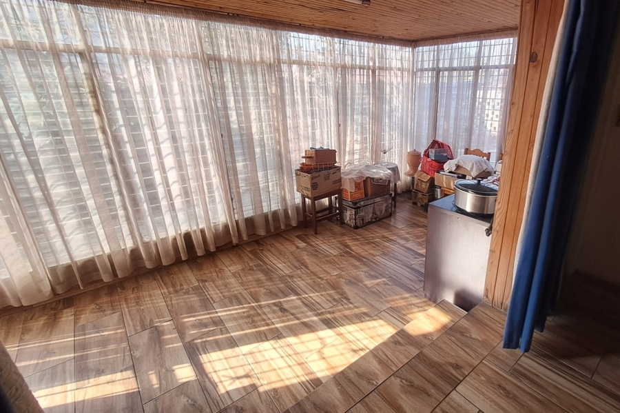 4 Bedroom Property for Sale in Mondeor Gauteng