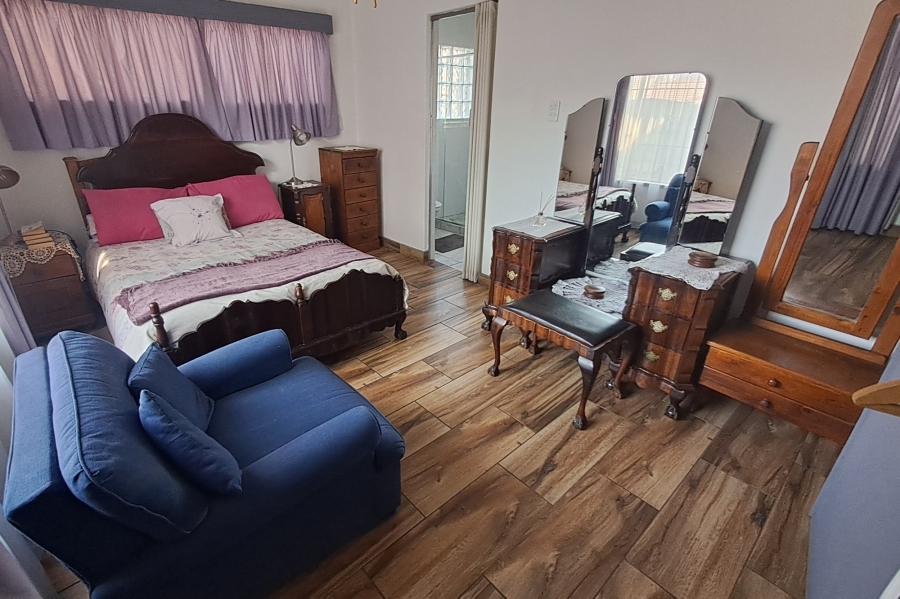 4 Bedroom Property for Sale in Mondeor Gauteng
