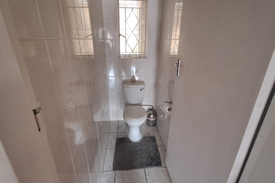 4 Bedroom Property for Sale in Mondeor Gauteng