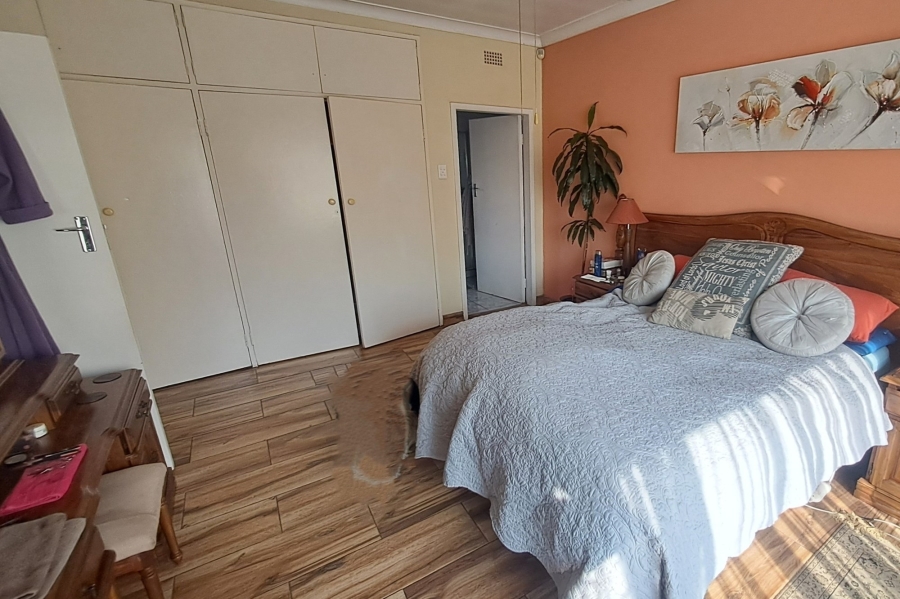 4 Bedroom Property for Sale in Mondeor Gauteng