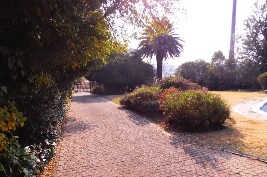 4 Bedroom Property for Sale in Mondeor Gauteng