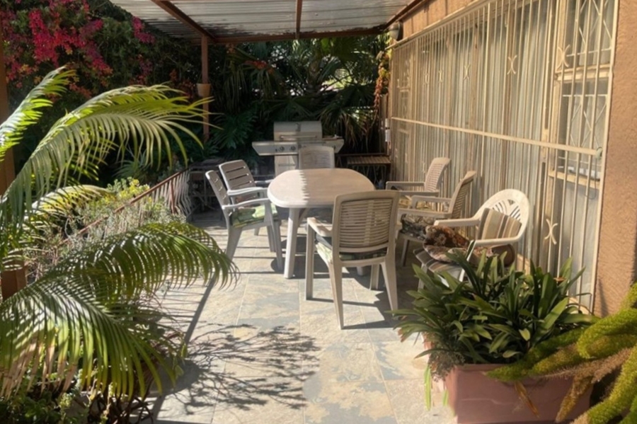 4 Bedroom Property for Sale in Mondeor Gauteng