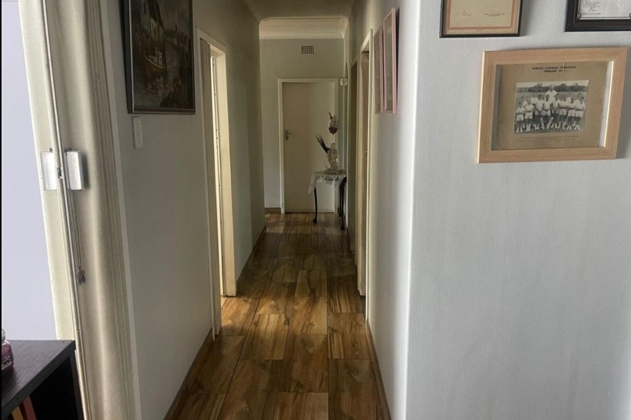 4 Bedroom Property for Sale in Mondeor Gauteng