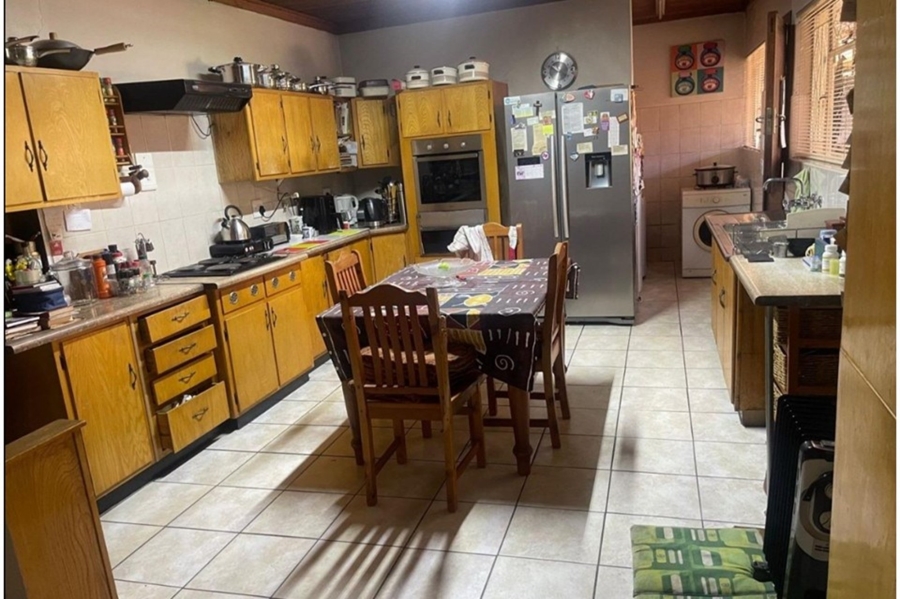 4 Bedroom Property for Sale in Mondeor Gauteng
