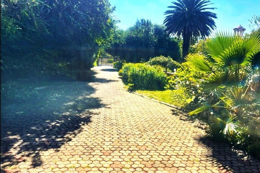 4 Bedroom Property for Sale in Mondeor Gauteng