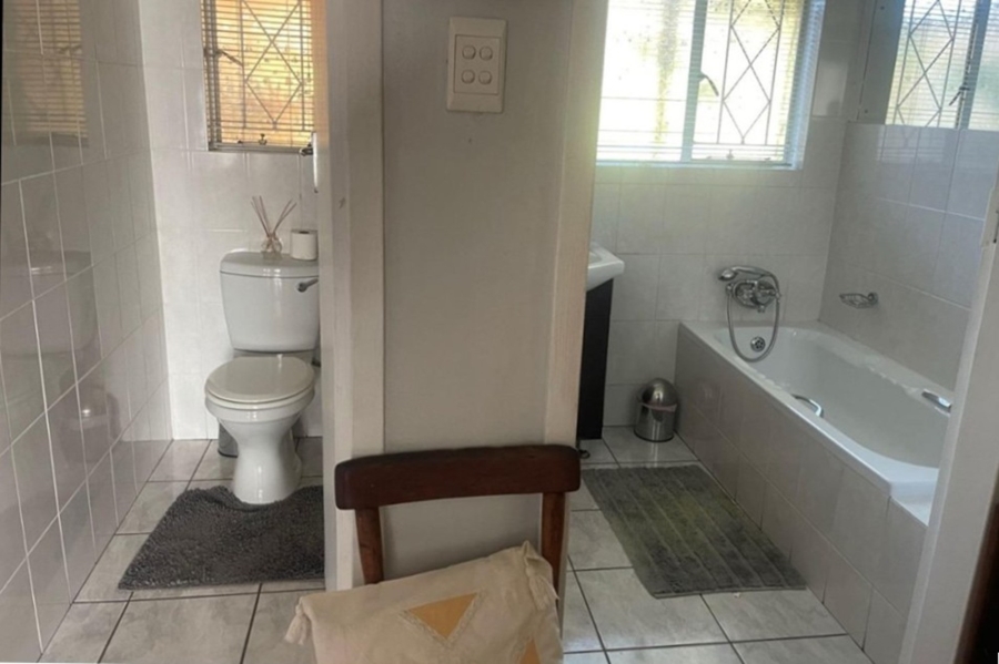 4 Bedroom Property for Sale in Mondeor Gauteng
