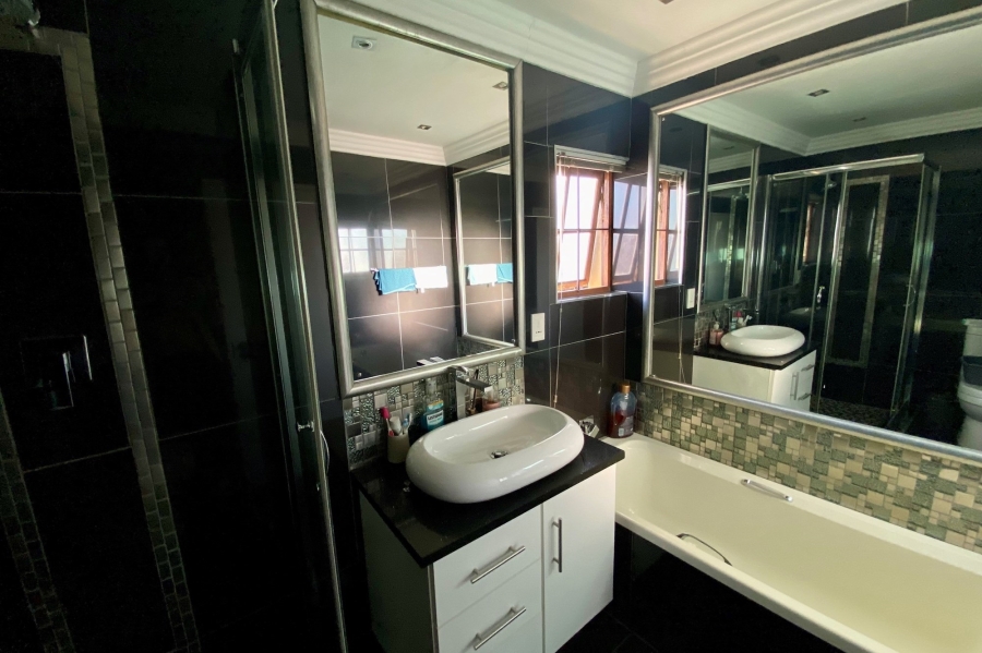 1 Bedroom Property for Sale in Morningside Hills Gauteng