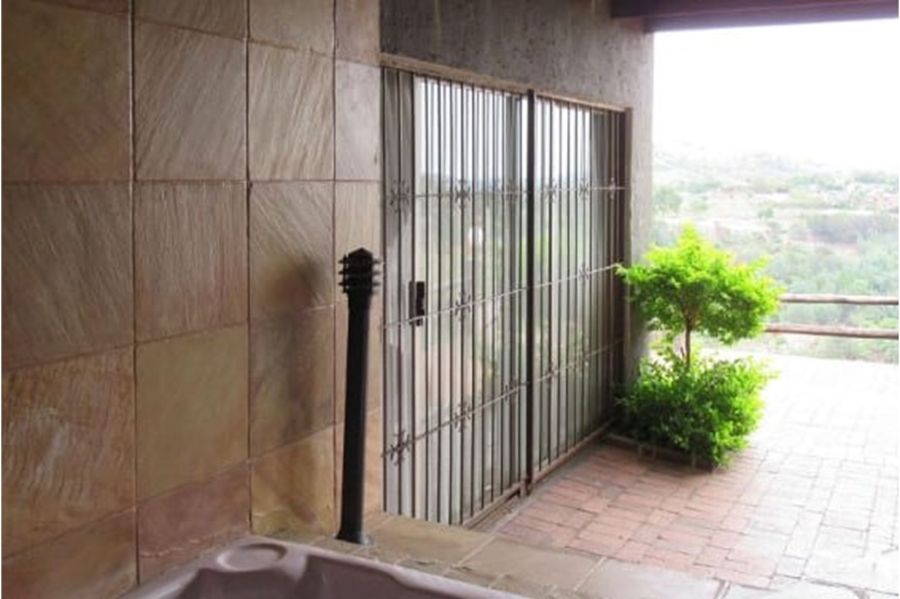 5 Bedroom Property for Sale in Kloofendal Gauteng