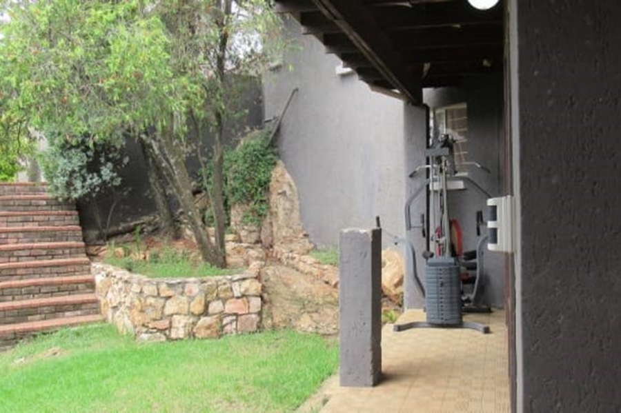 5 Bedroom Property for Sale in Kloofendal Gauteng