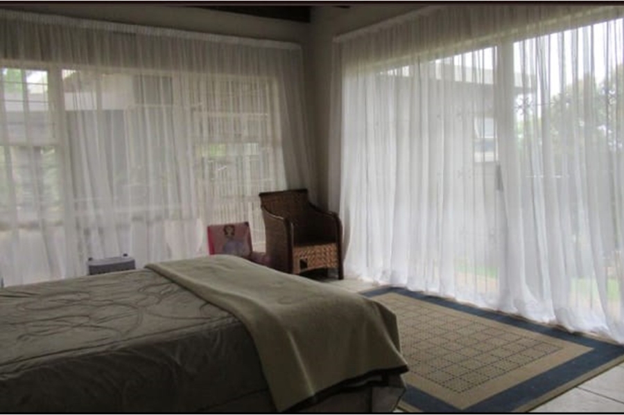 5 Bedroom Property for Sale in Kloofendal Gauteng
