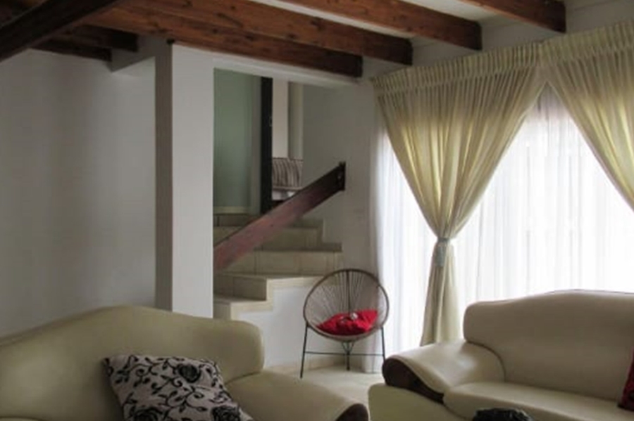 5 Bedroom Property for Sale in Kloofendal Gauteng