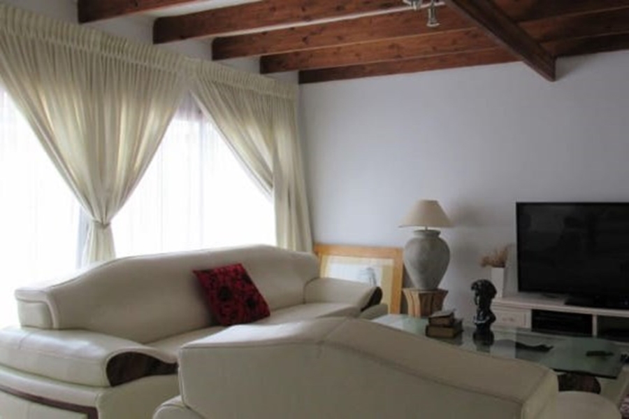 5 Bedroom Property for Sale in Kloofendal Gauteng