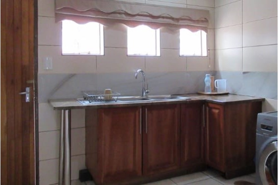 5 Bedroom Property for Sale in Kloofendal Gauteng