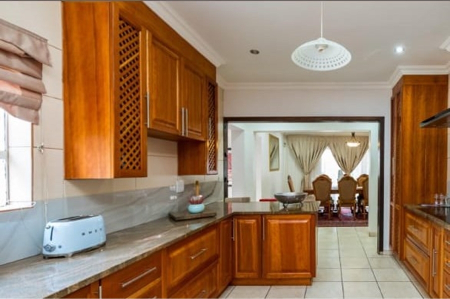 5 Bedroom Property for Sale in Kloofendal Gauteng