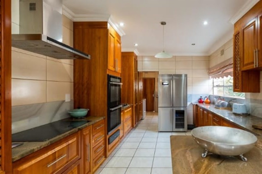 5 Bedroom Property for Sale in Kloofendal Gauteng