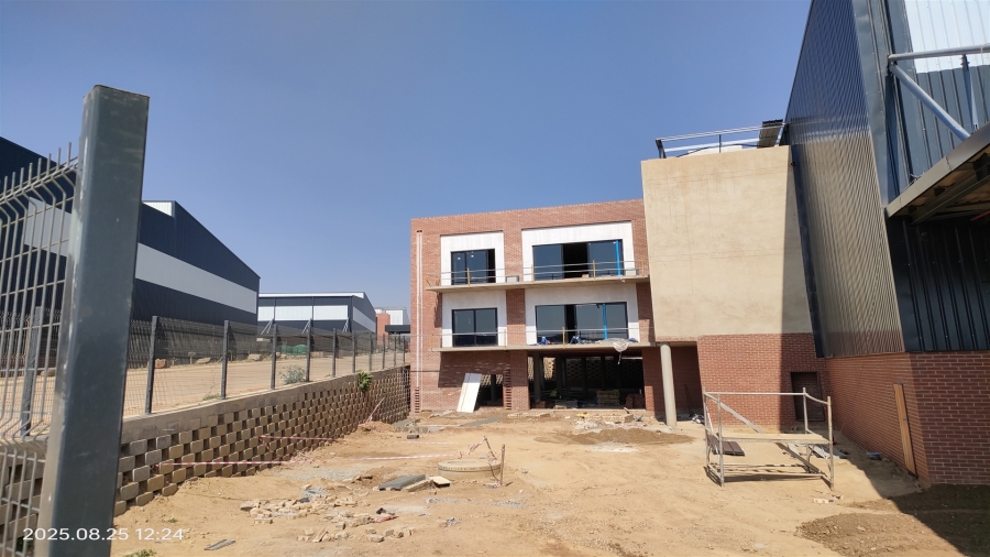 To Let commercial Property for Rent in North Riding Gauteng