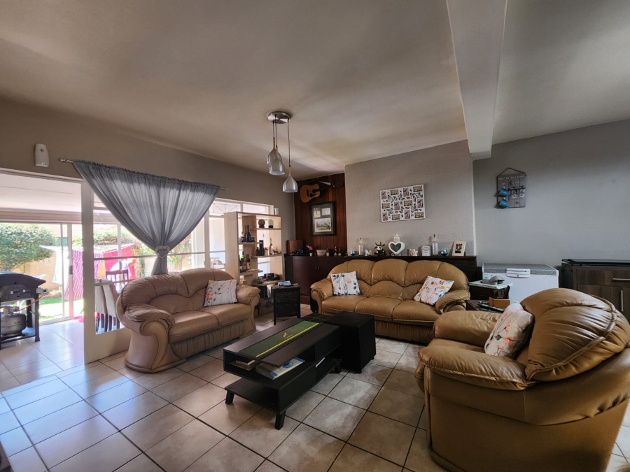 2 Bedroom Property for Sale in Three Rivers Gauteng