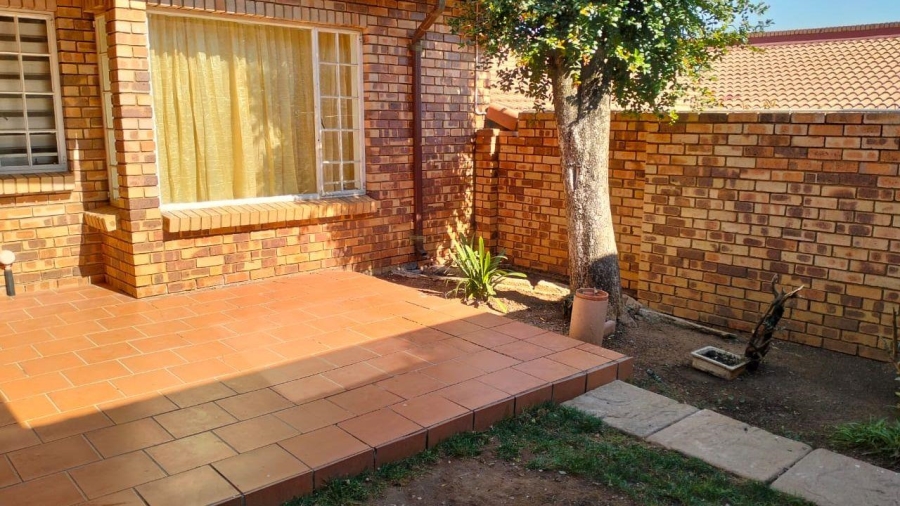 3 Bedroom Property for Sale in Ridgeway Gauteng