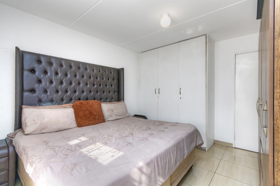 2 Bedroom Property for Sale in Mondeor Gauteng