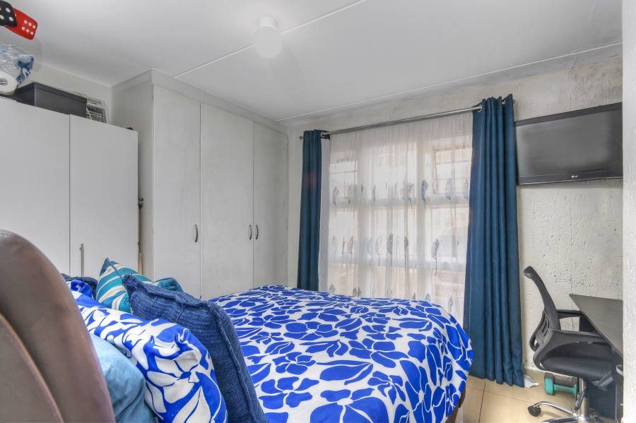 2 Bedroom Property for Sale in Mondeor Gauteng