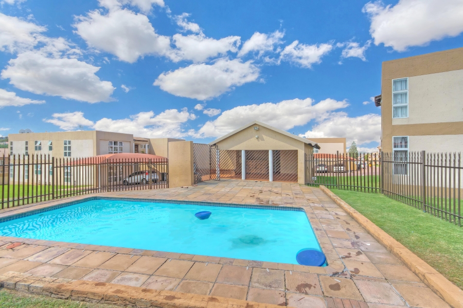 2 Bedroom Property for Sale in Mondeor Gauteng
