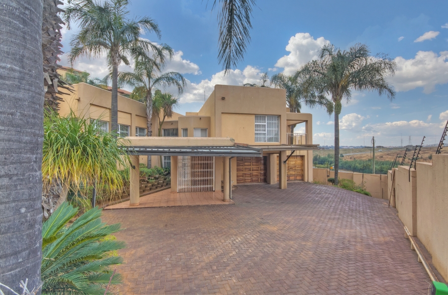 4 Bedroom Property for Sale in Bassonia Gauteng
