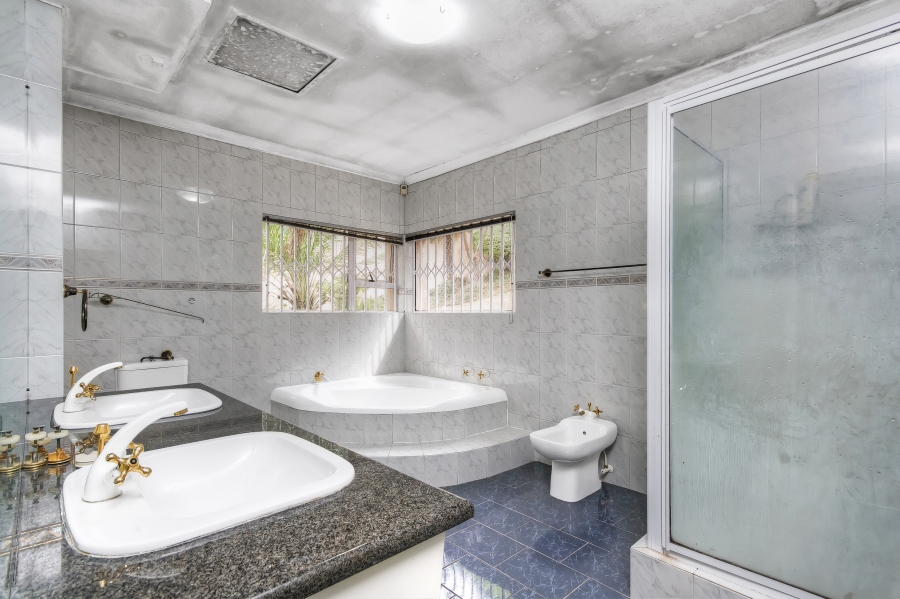 4 Bedroom Property for Sale in Bassonia Gauteng