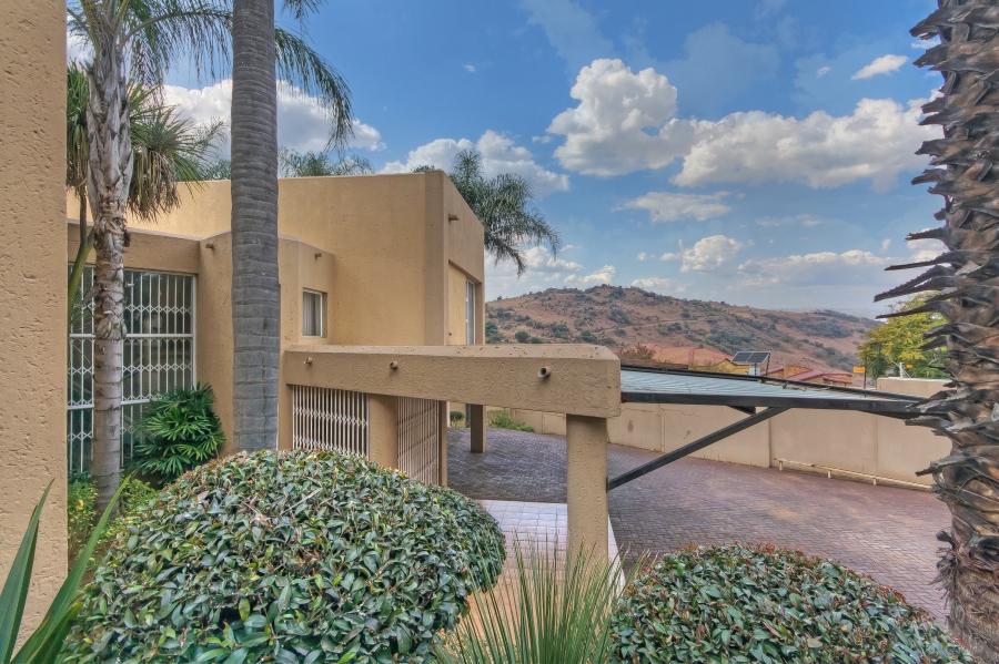 4 Bedroom Property for Sale in Bassonia Gauteng