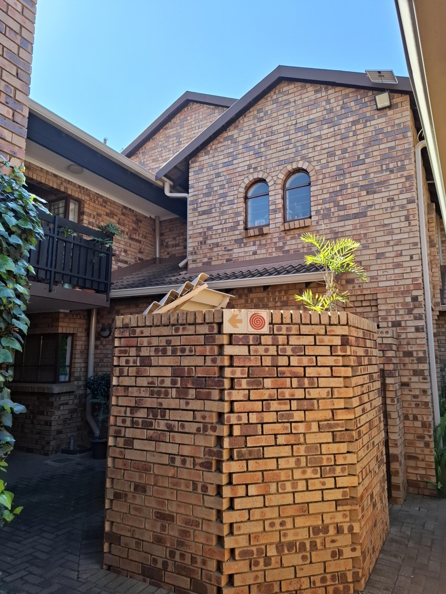 2 Bedroom Property for Sale in Garsfontein Gauteng