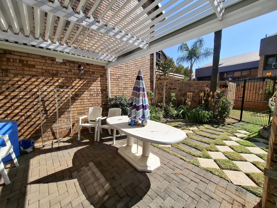 2 Bedroom Property for Sale in Garsfontein Gauteng