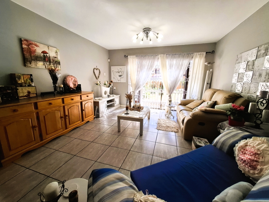 2 Bedroom Property for Sale in Garsfontein Gauteng