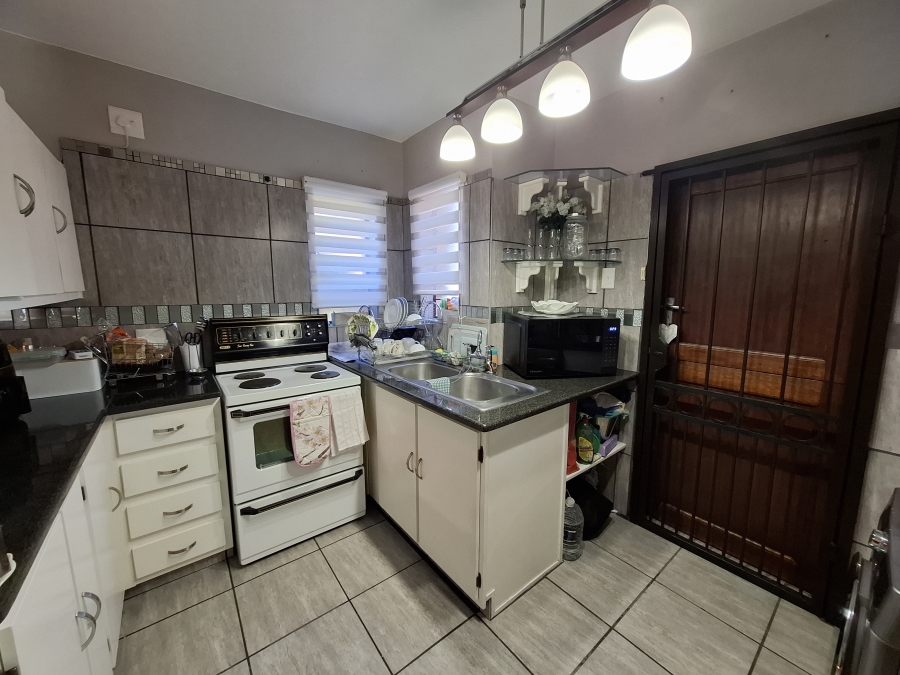 2 Bedroom Property for Sale in Garsfontein Gauteng