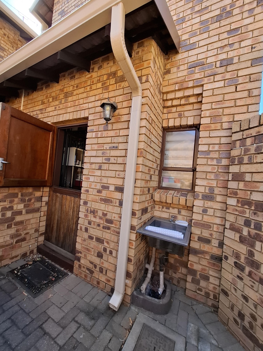 2 Bedroom Property for Sale in Garsfontein Gauteng