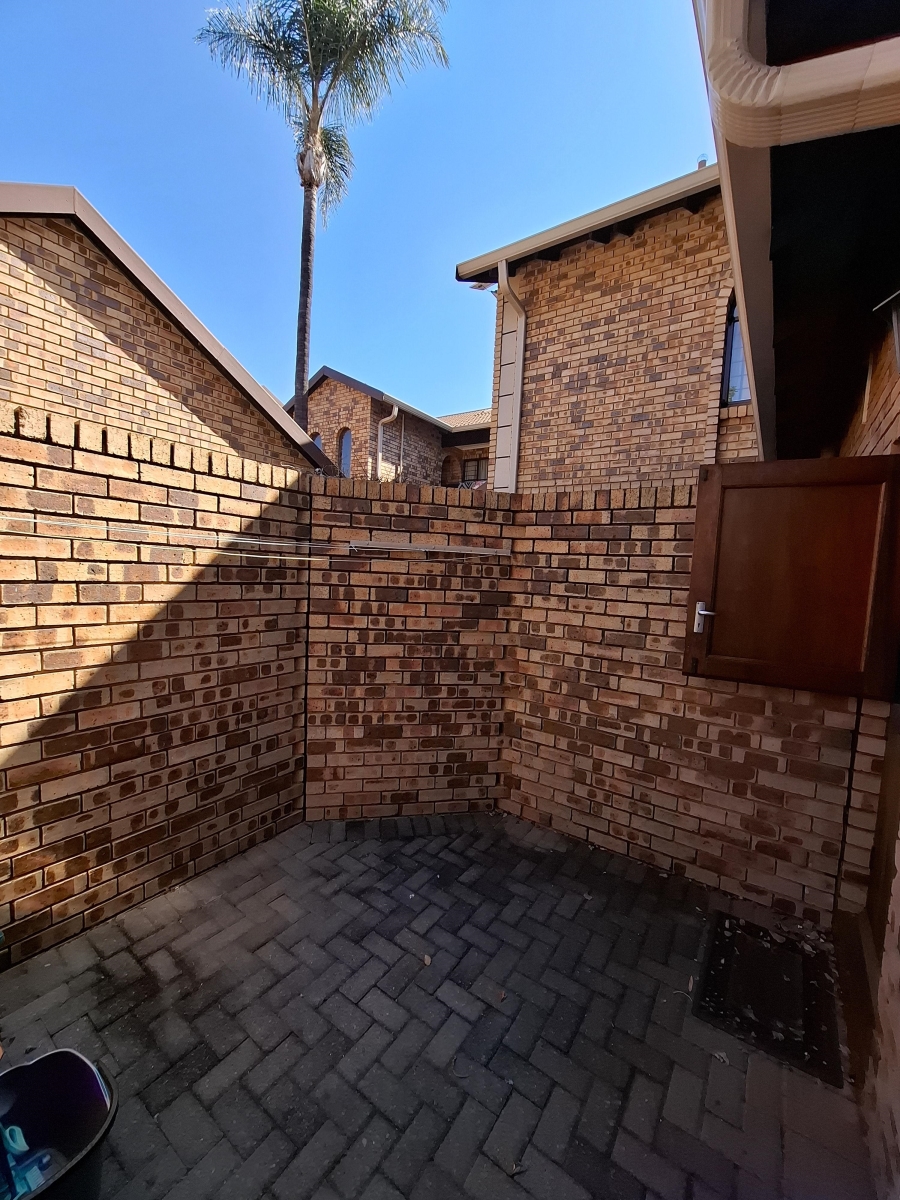 2 Bedroom Property for Sale in Garsfontein Gauteng