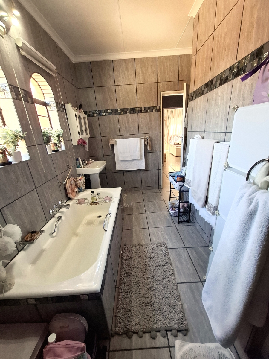 2 Bedroom Property for Sale in Garsfontein Gauteng