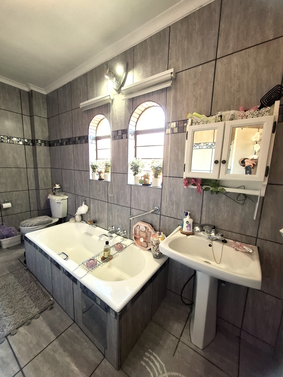 2 Bedroom Property for Sale in Garsfontein Gauteng